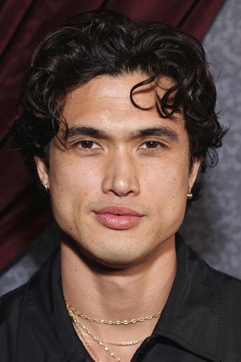 Ảnh của Charles Melton
